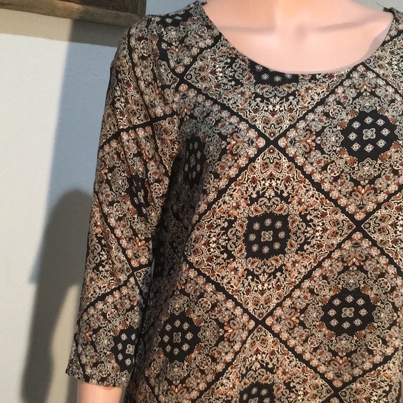 Forever 21 Top. Size Medium - Picture 2 of 5